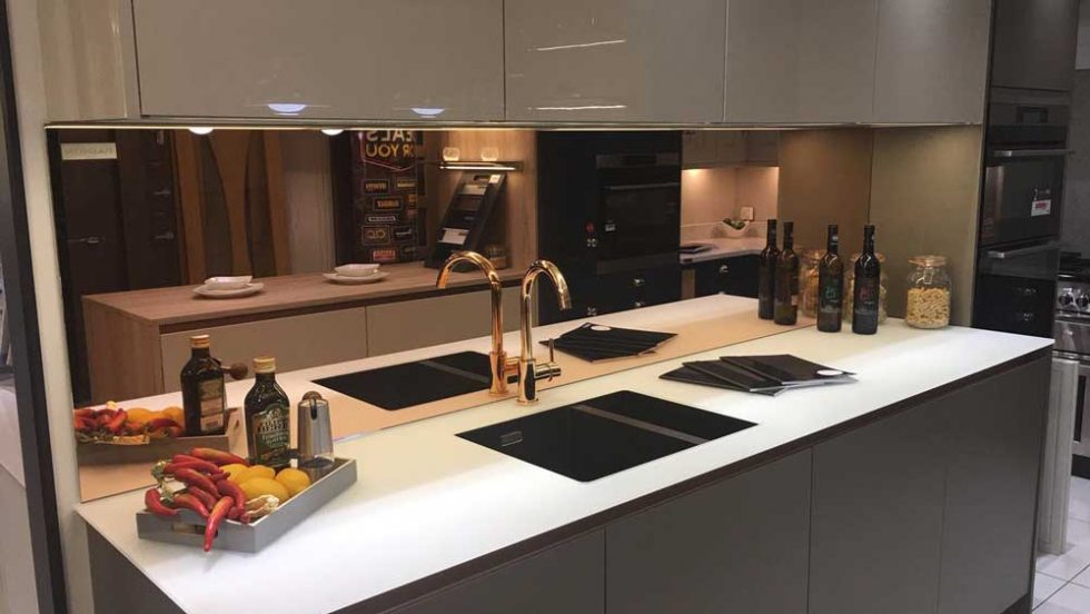 Advantages of Using Glass Splashbacks Instead of Tiles | Melbourne ...